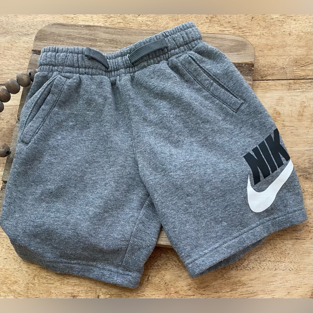 Nike Kids Size Medium (5-6 years) Gray Cotton Blend‎ Sweat Shorts